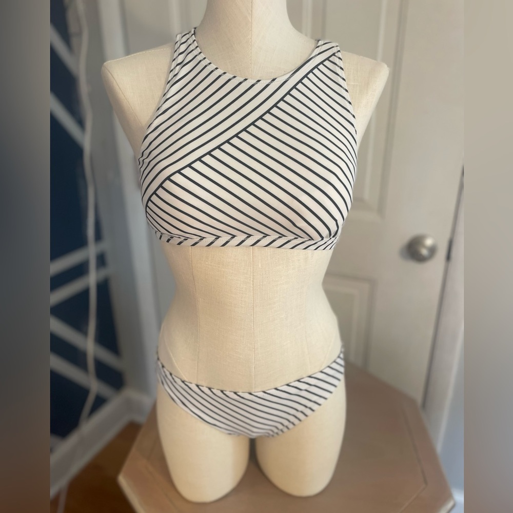 REVERSIBLE black & white bikini